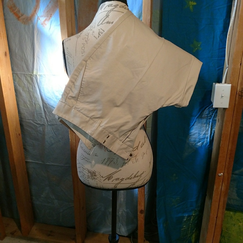Kahki pants
